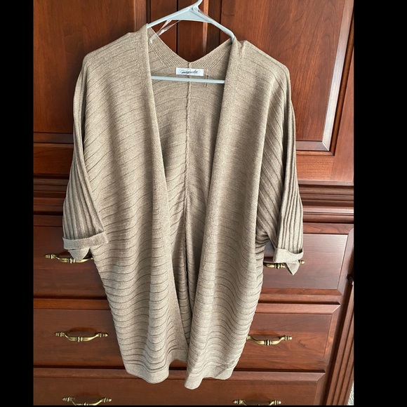 magnolia boutique Sweaters - NWOT: lightweight sweater